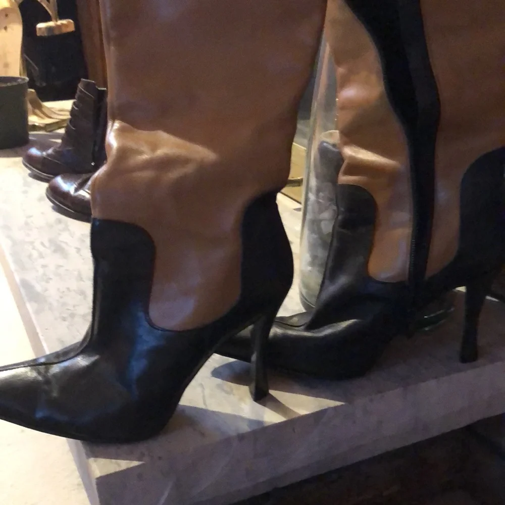 Beautiful pair of Aldo dress boots two tone camel and dark brown. UK size 39. - Picture 2 of 6